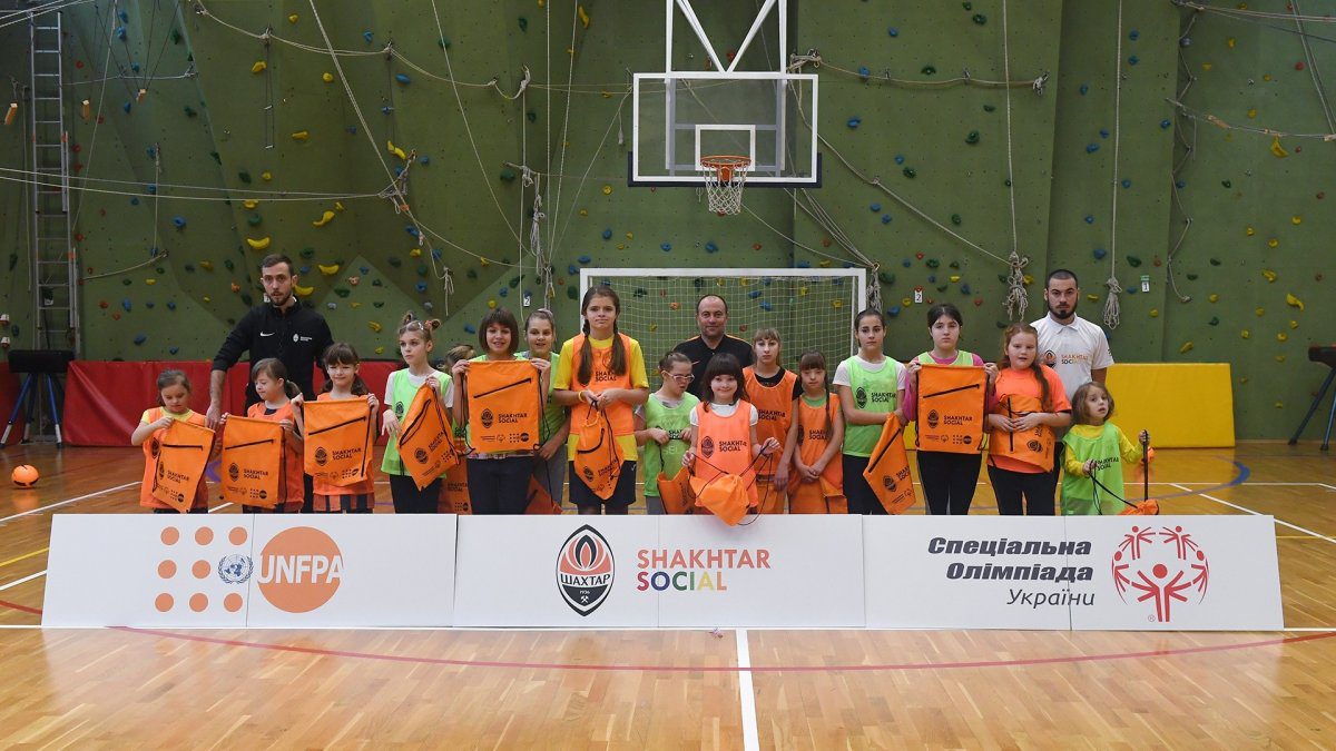 ФК Шахтар, Шахтер Донецк, Shakhtar Social Foundation, женский футбол, девчонки футбол, Давай играй, футбол девочки, UNFPA Ukraine, ООН, популяризація, Харьков, Харків