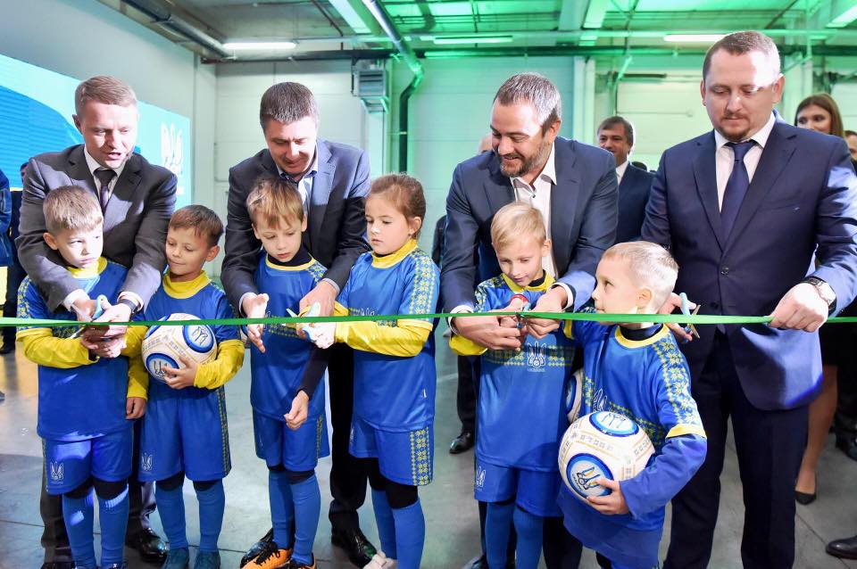 штучні поля, Андрій Павелко, завод Мутсівка, розвиток футбол 2030, Polytan, футбольні майданчики, Федерація футболу 