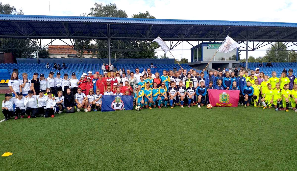 Зміїв, стадіон Авангард, Харківська область, Олена Коробка, жіночий футбол, женский футбол, дівочий футбол, УАФ, ХОАФ