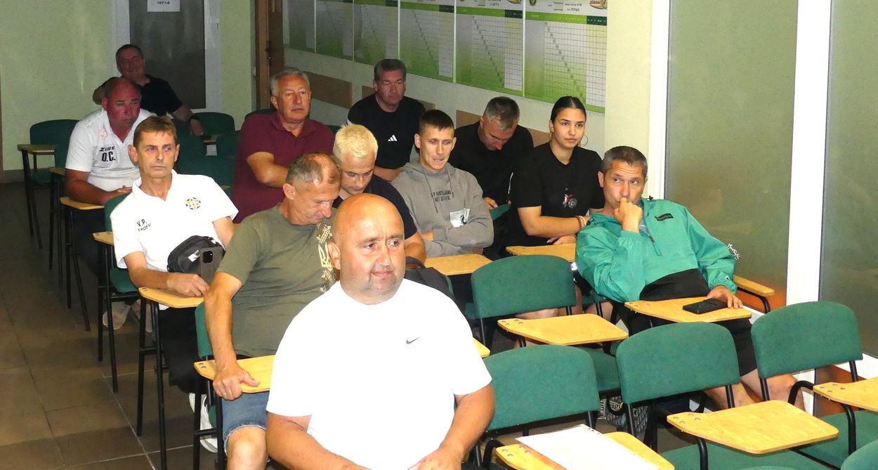 На Прикарпатті обговорили розвиток жіночого та дівочого футболу
